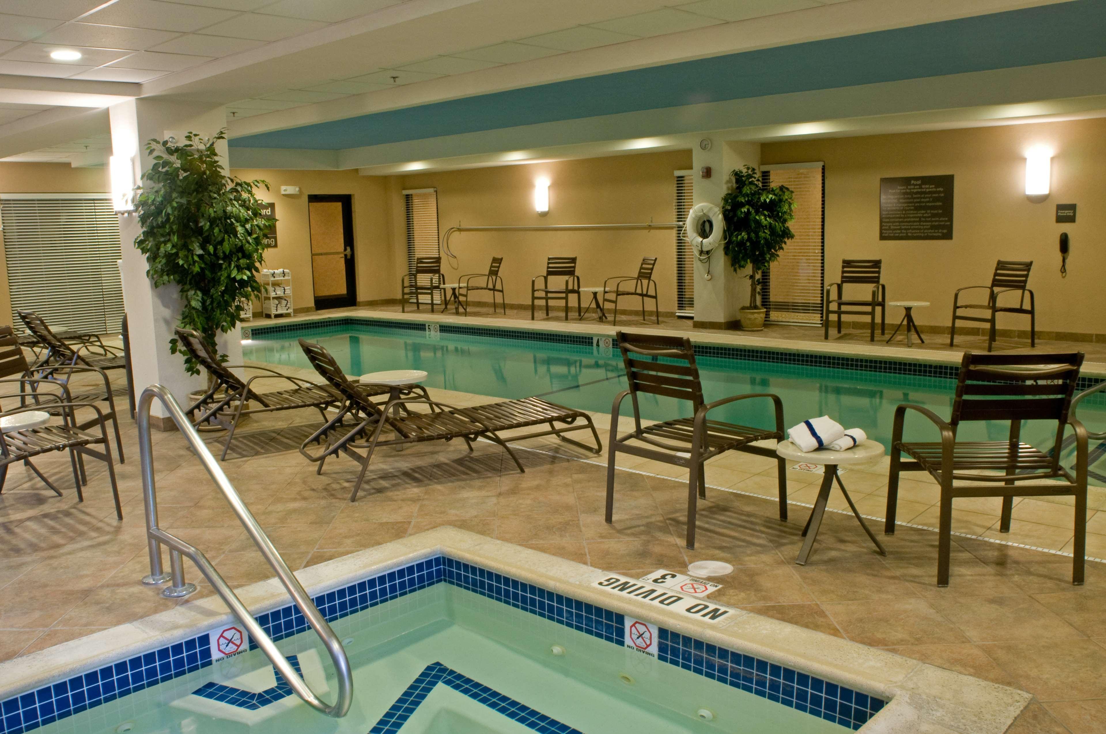 Hampton Inn Raynham-Taunton Екстериор снимка