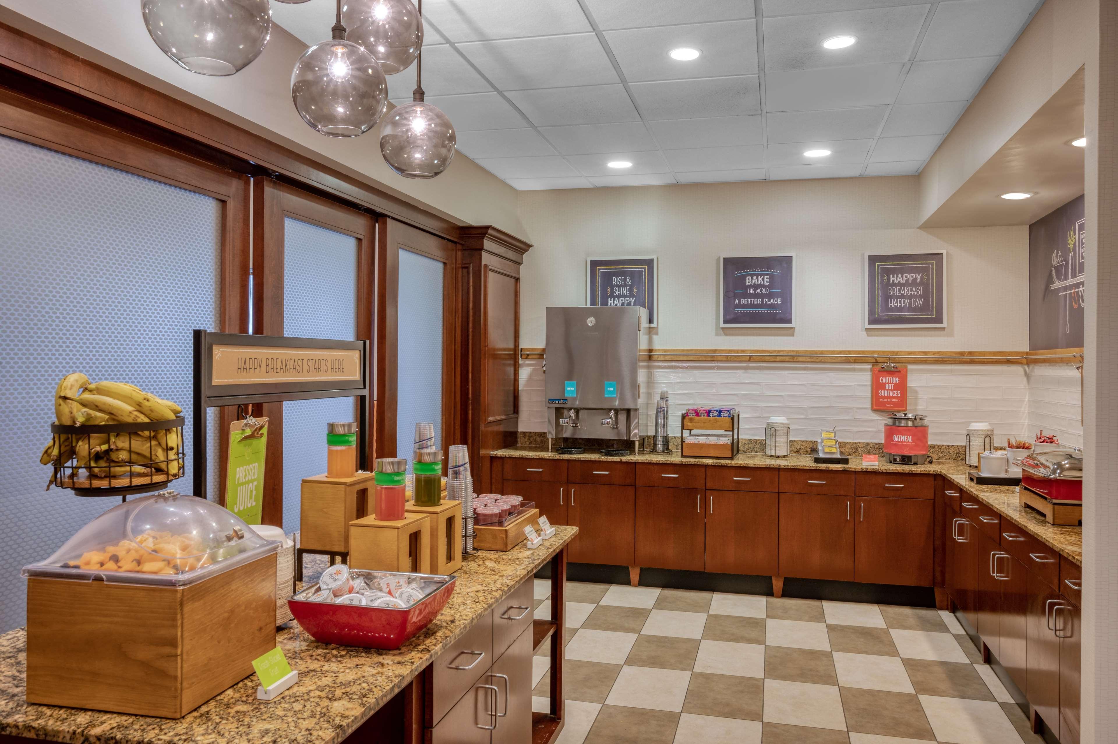 Hampton Inn Raynham-Taunton Екстериор снимка