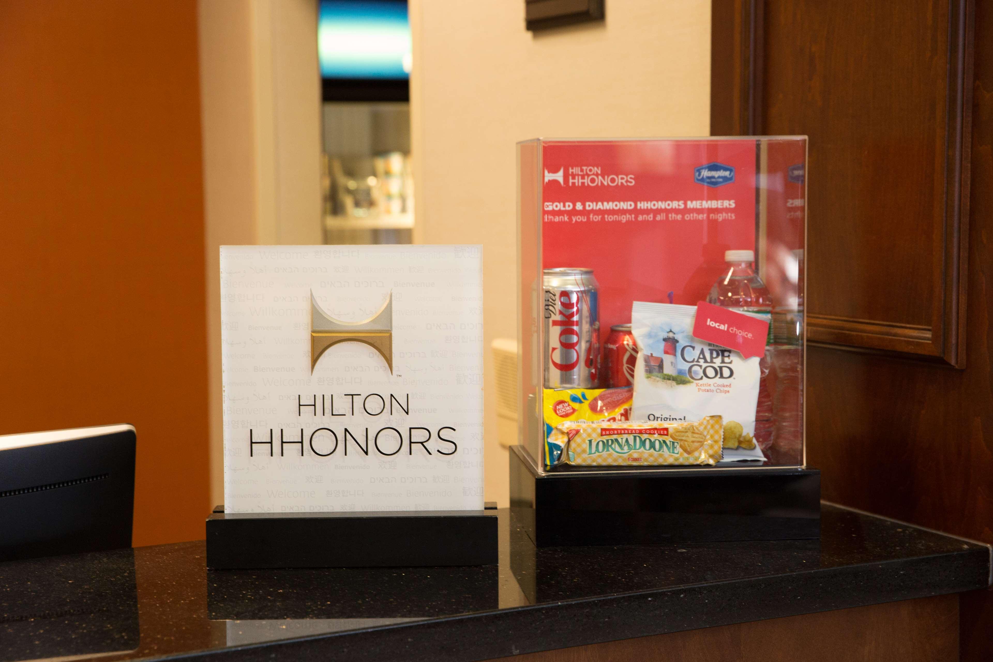 Hampton Inn Raynham-Taunton Екстериор снимка