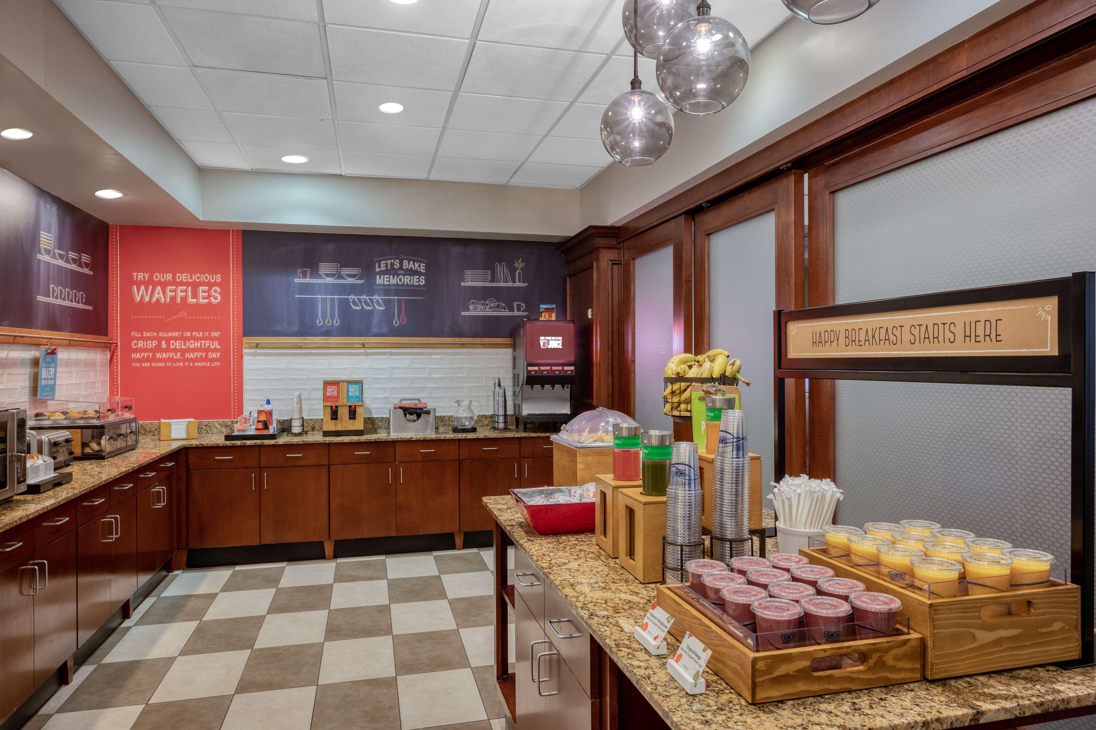 Hampton Inn Raynham-Taunton Екстериор снимка