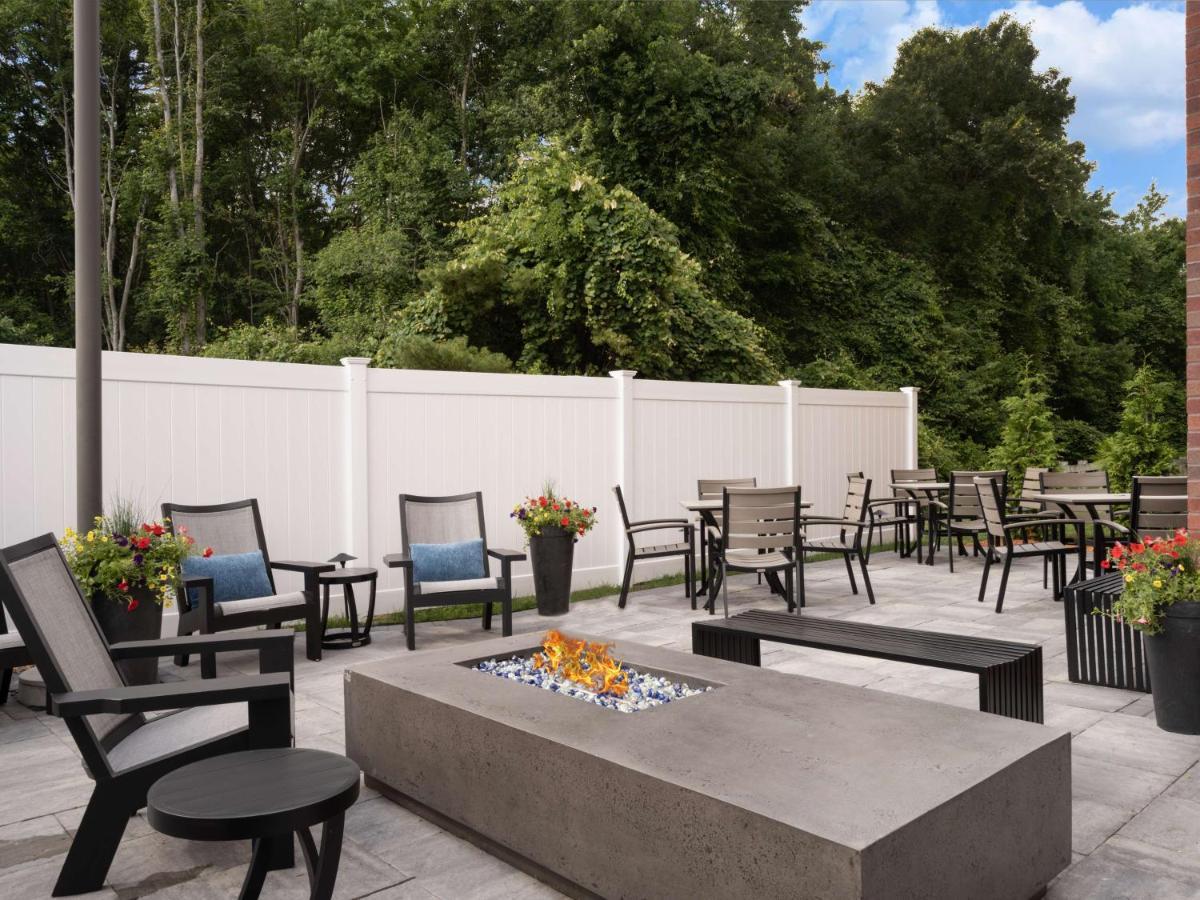 Hampton Inn Raynham-Taunton Екстериор снимка