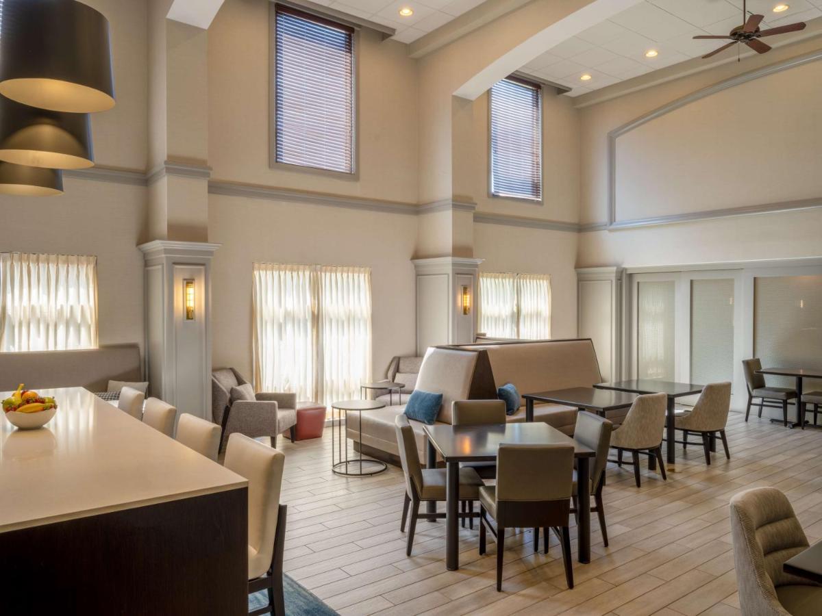 Hampton Inn Raynham-Taunton Екстериор снимка