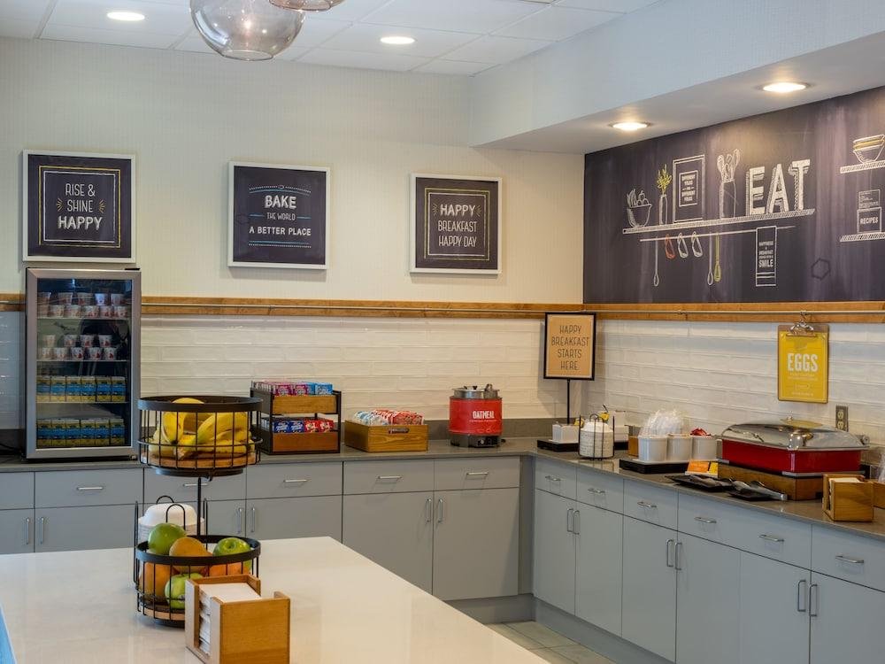 Hampton Inn Raynham-Taunton Екстериор снимка