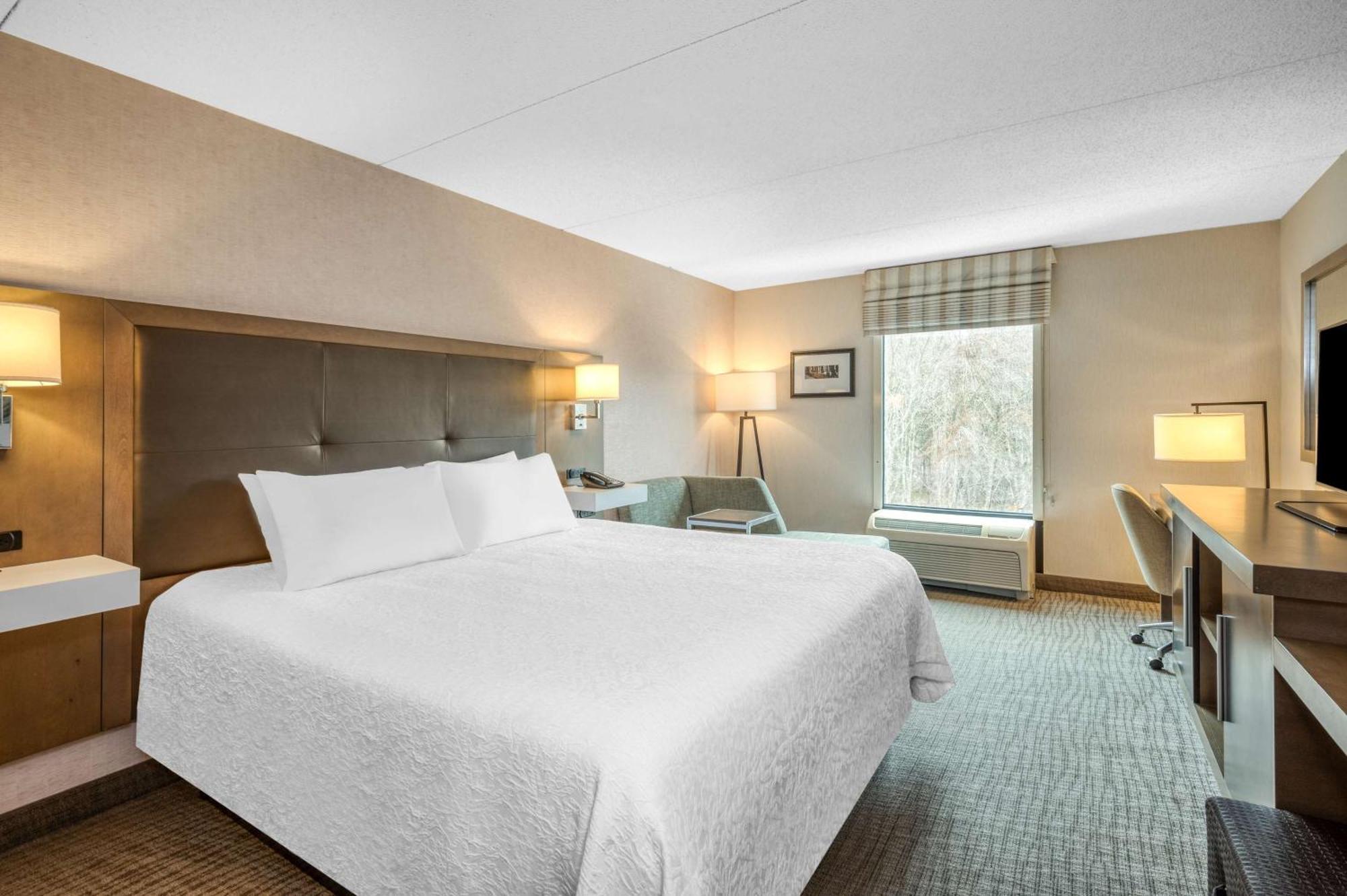 Hampton Inn Raynham-Taunton Екстериор снимка