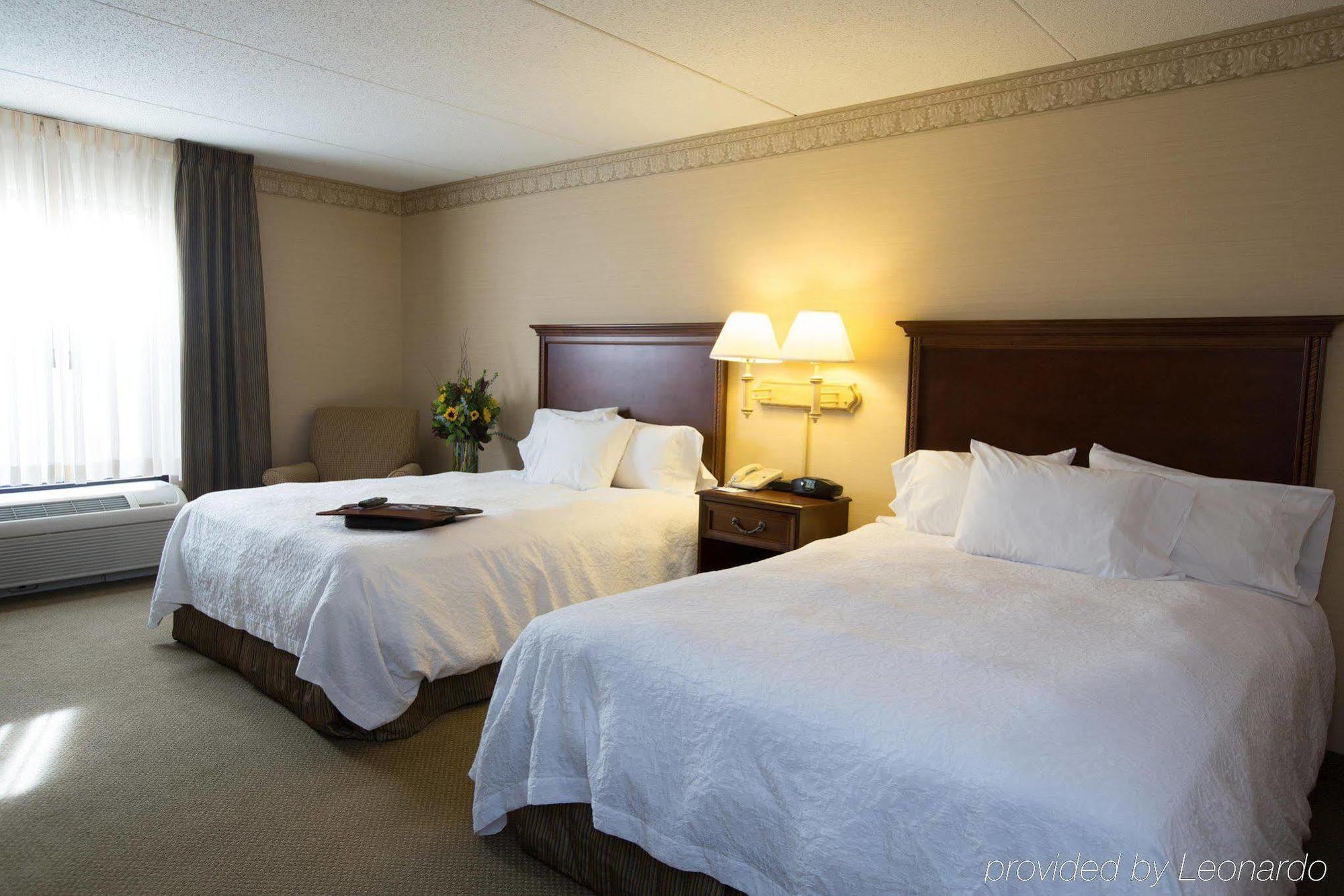 Hampton Inn Raynham-Taunton Екстериор снимка